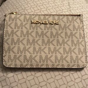 Brand New Michael Kors coin pouch